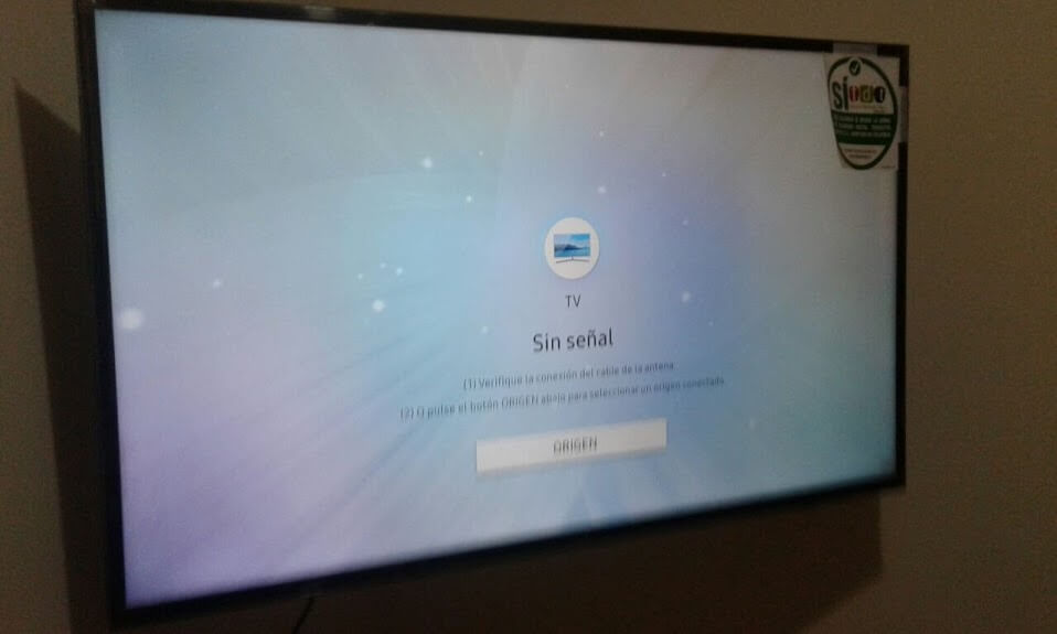 Soporte de pared instalado en televisor lg smart tv curvo 