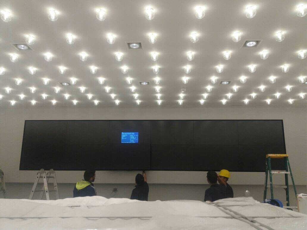 Finalizacion de el servicio del monaje de 12 pantallas en videowall de 2x6