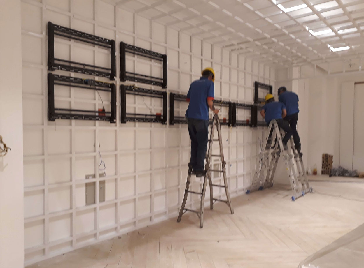 Estructura de videowall para 12 pantallas