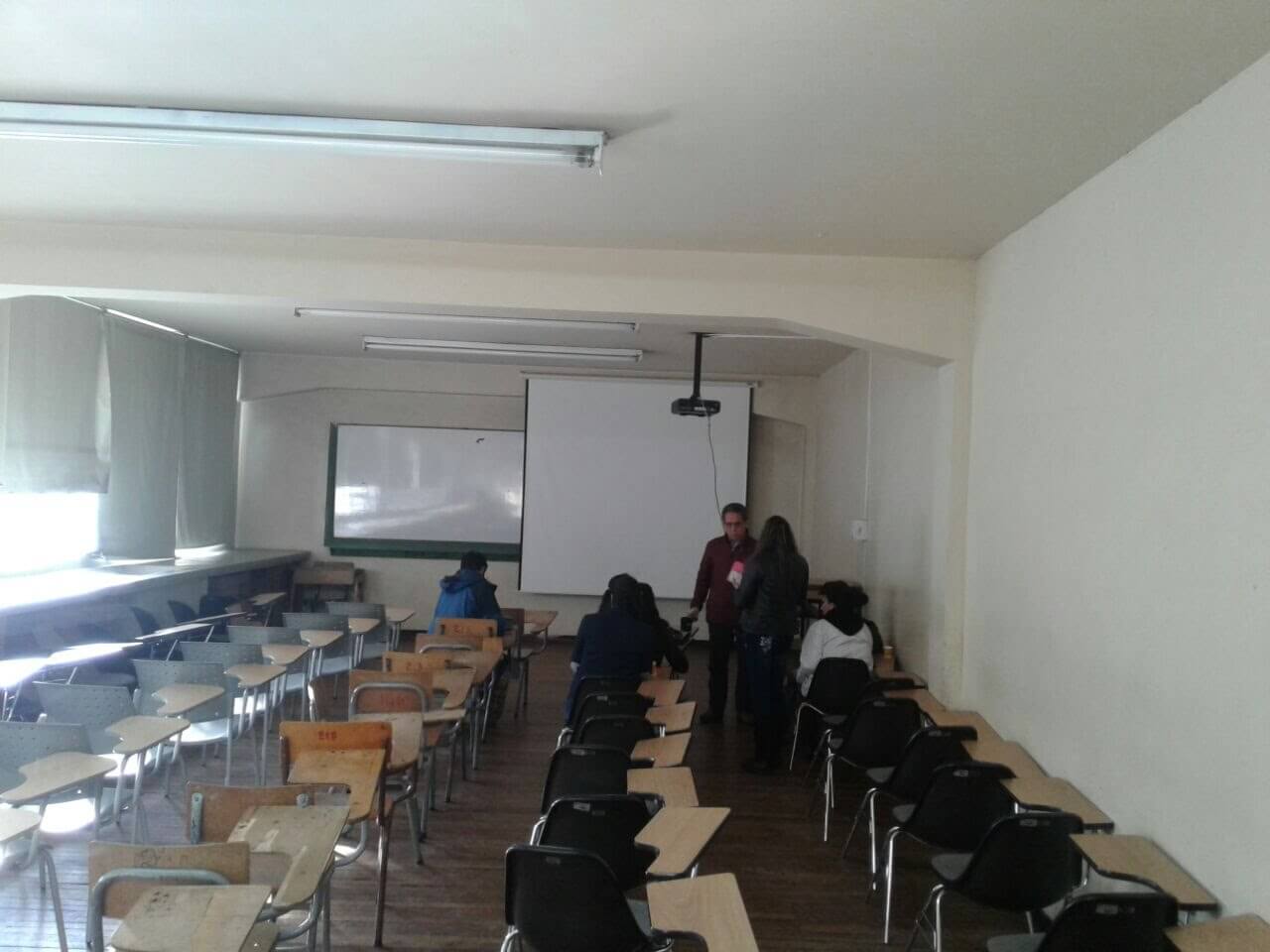 Instalacion de soporte indutrial de techo para proyectores