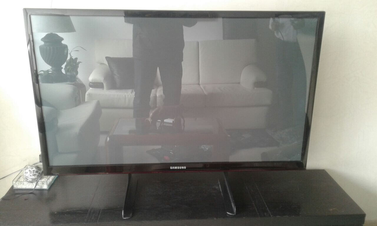 Instalacion real de base de mesa para tv