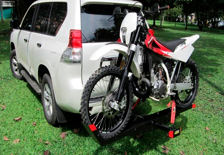 Base portamotos trasero para automovil